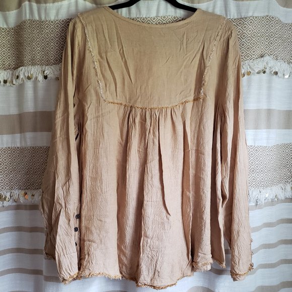 True Craft | Gold Raw Hem Flax Button V-Neck Top - Picture 2 of 7